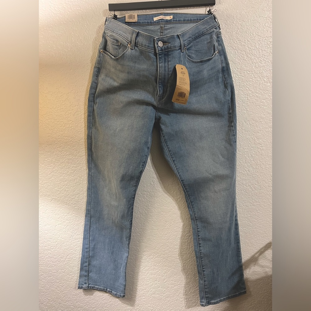 Women's Levi's Classic Straight light wash jean - 16